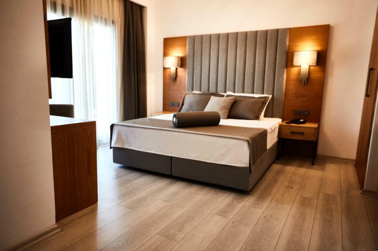 Ruwais Hotel Cesme Exterior photo