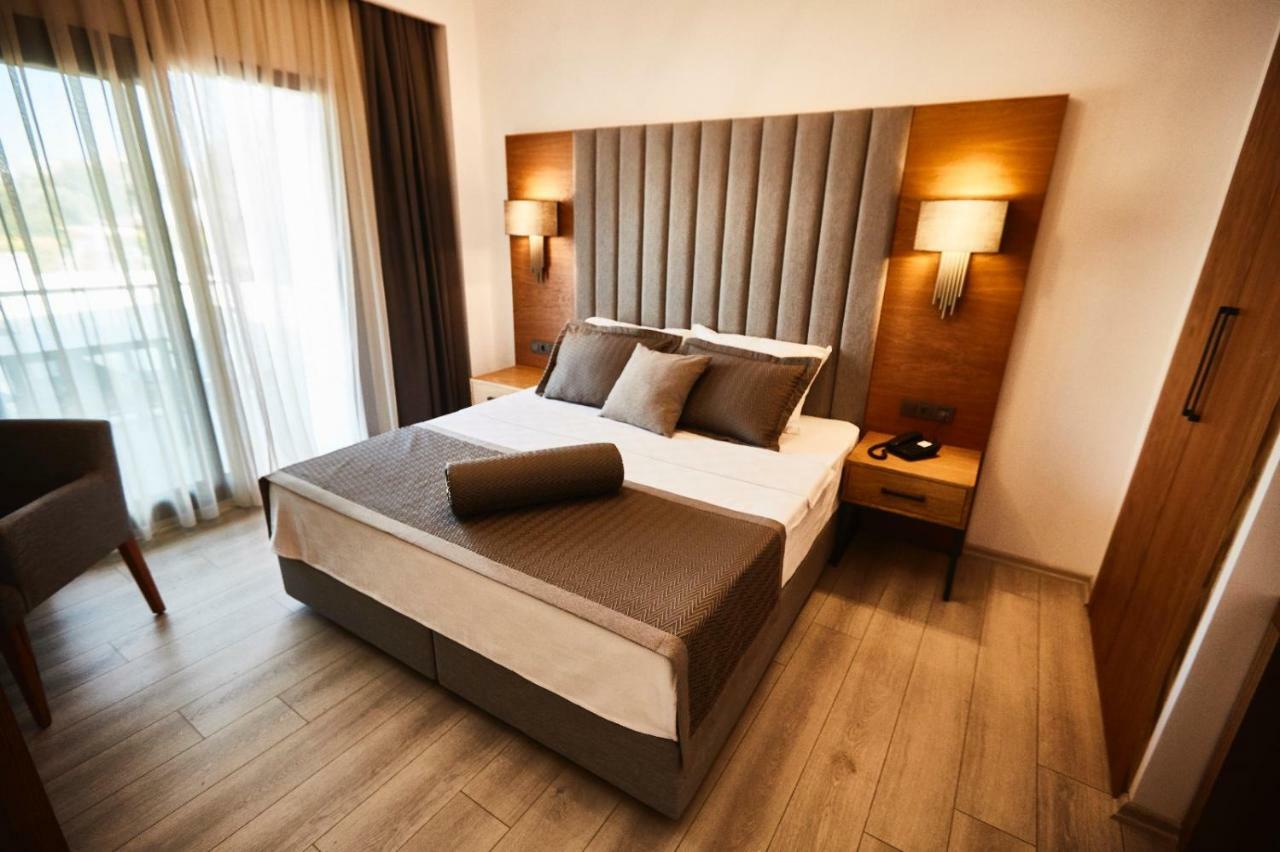 Ruwais Hotel Cesme Exterior photo