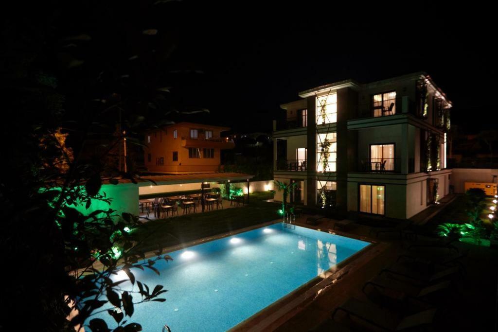 Ruwais Hotel Cesme Exterior photo