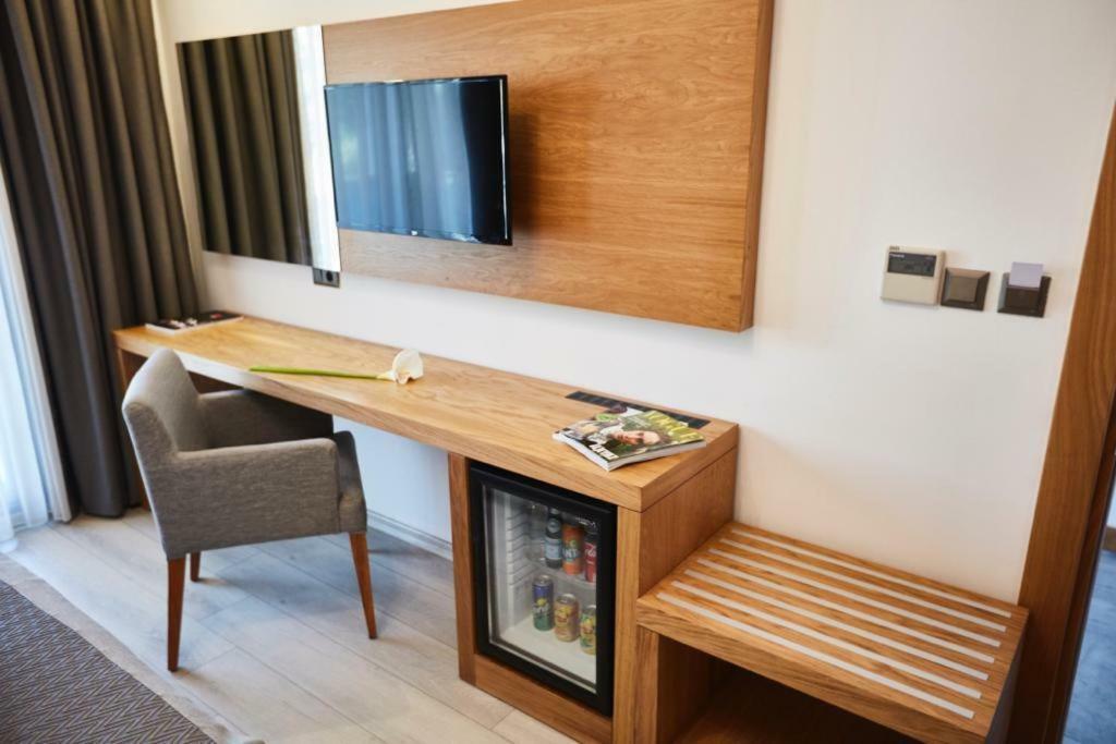 Ruwais Hotel Cesme Exterior photo